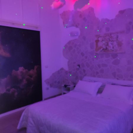 V&M Suite Con Jacuzzi Остуни Номер фото