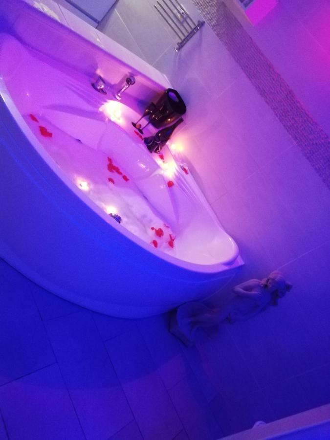 V&M Suite Con Jacuzzi Остуни Экстерьер фото